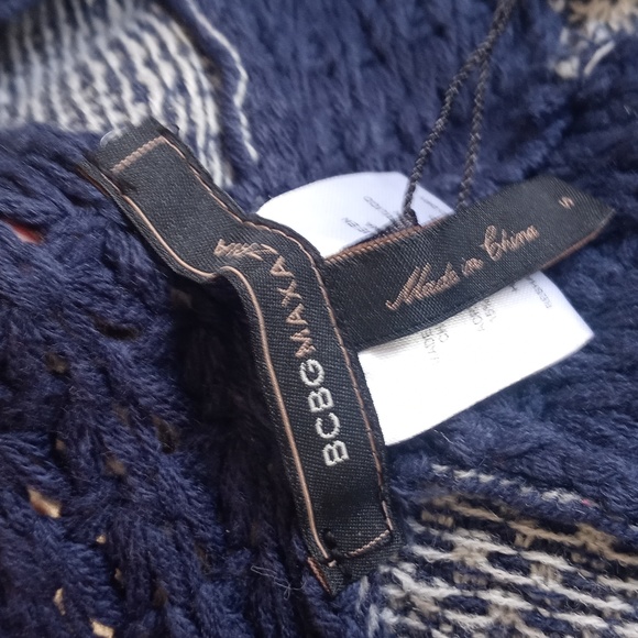 *Relisted* BCBGMaxAzria Nylon Blend Poncho/ Shrug Super Soft Original $198 - Picture 4 of 11